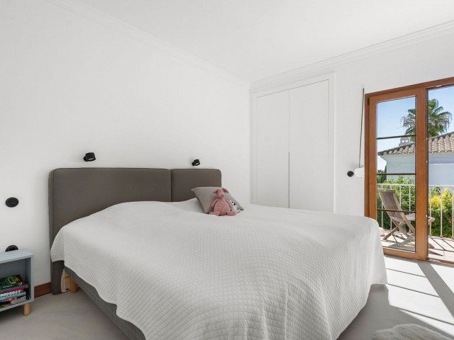 4 Soveroms Villa i Estepona
