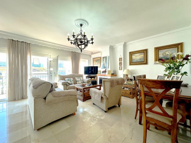 Maison mitoyenne avec 3 Chambres  à Estepona