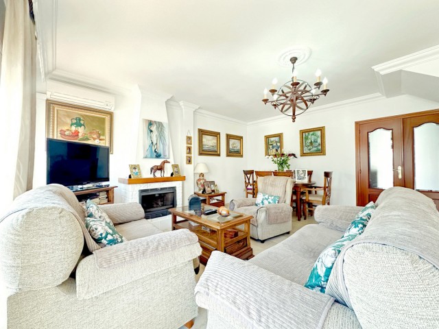 Maison mitoyenne avec 3 Chambres  à Estepona