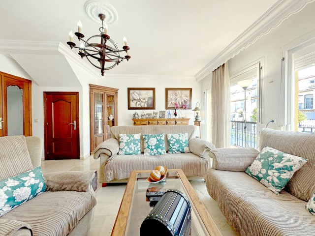 Maison mitoyenne avec 3 Chambres  à Estepona