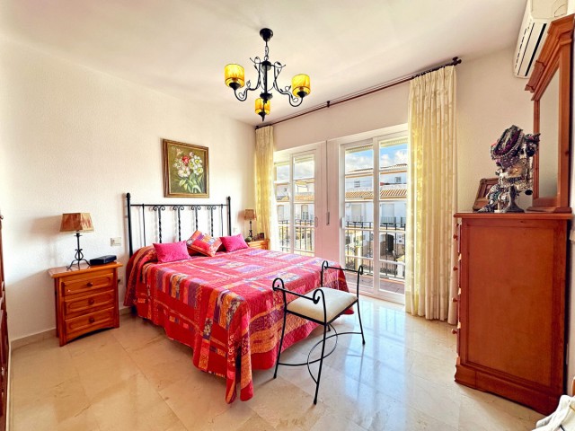 Maison mitoyenne avec 3 Chambres  à Estepona