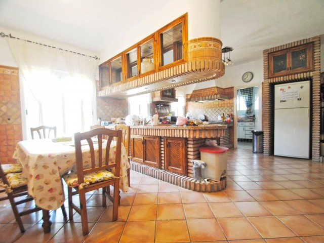 10 Soveroms Villa i Elviria