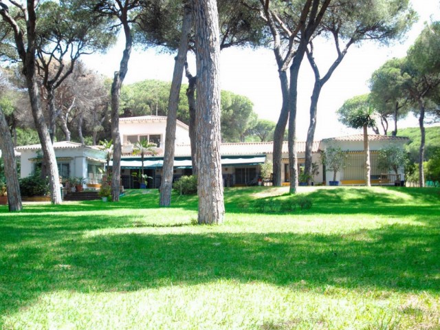 10 Soveroms Villa i Elviria