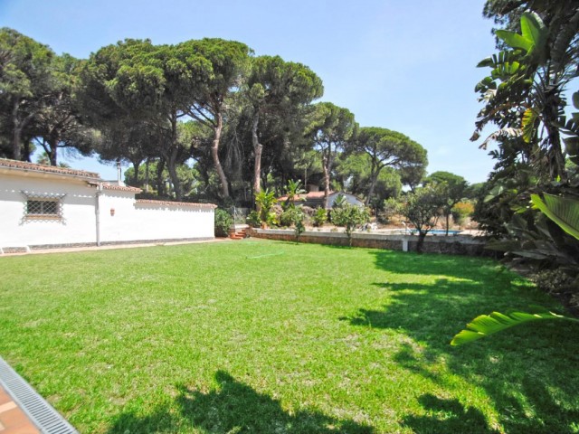 10 Makuuhuoneen Huvila Elviria