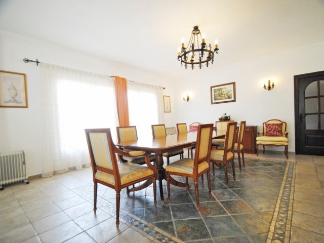 10 Makuuhuoneen Huvila Elviria