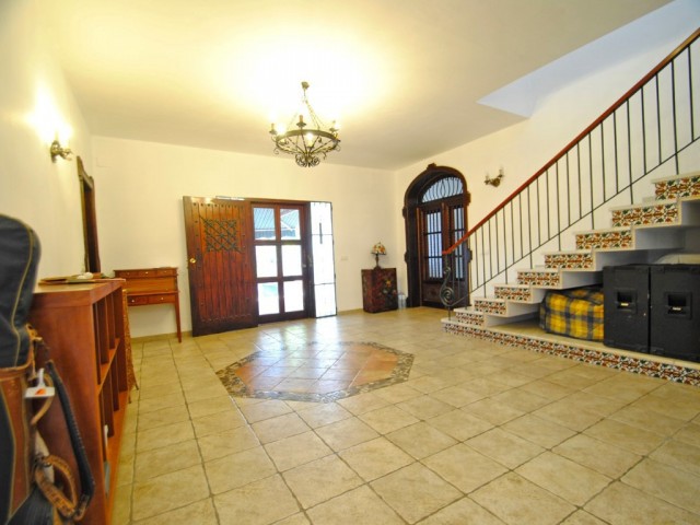 10 Makuuhuoneen Huvila Elviria