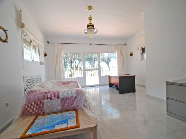 10 Makuuhuoneen Huvila Elviria