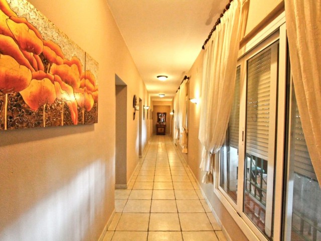 10 Bedrooms Villa in Elviria