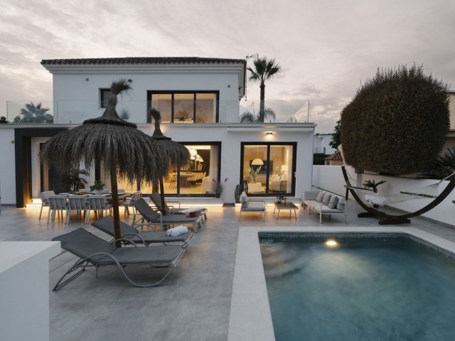 4 Bedrooms Villa in Nueva Andalucía
