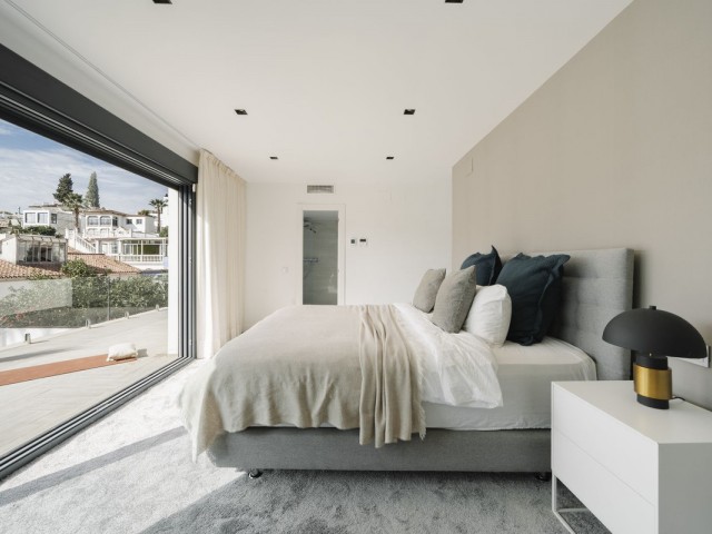 4 Bedrooms Villa in Puerto Banús