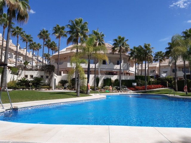 Rijtjeshuis, Las Chapas, R4134301