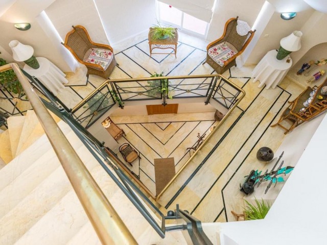 Villa con 4 Dormitorios  en Bel Air