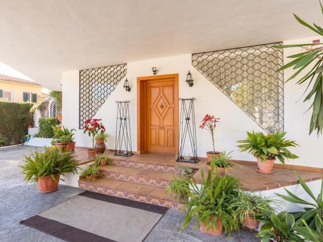 Villa con 4 Dormitorios  en Bel Air