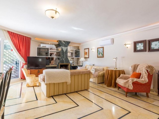 Villa con 4 Dormitorios  en Bel Air