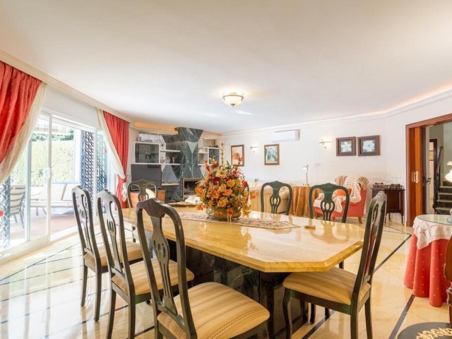 Villa con 4 Dormitorios  en Bel Air