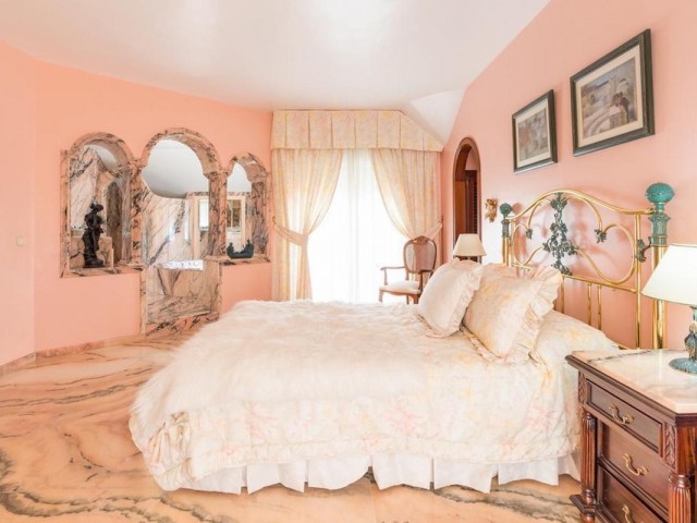 Villa con 4 Dormitorios  en Bel Air