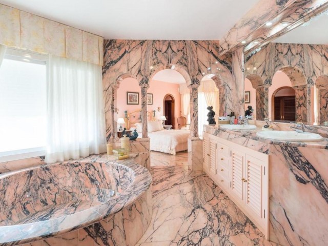 Villa con 4 Dormitorios  en Bel Air