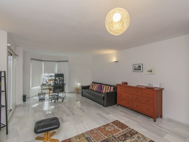 Apartment, Nueva Andalucia, R4964989