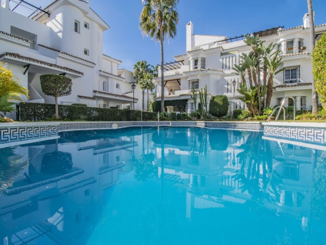 2 Bedrooms Apartment in Nueva Andalucía