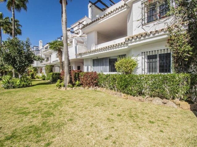 2 Bedrooms Apartment in Nueva Andalucía