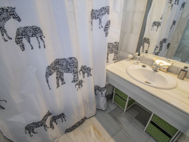 2 Bedrooms Apartment in Nueva Andalucía