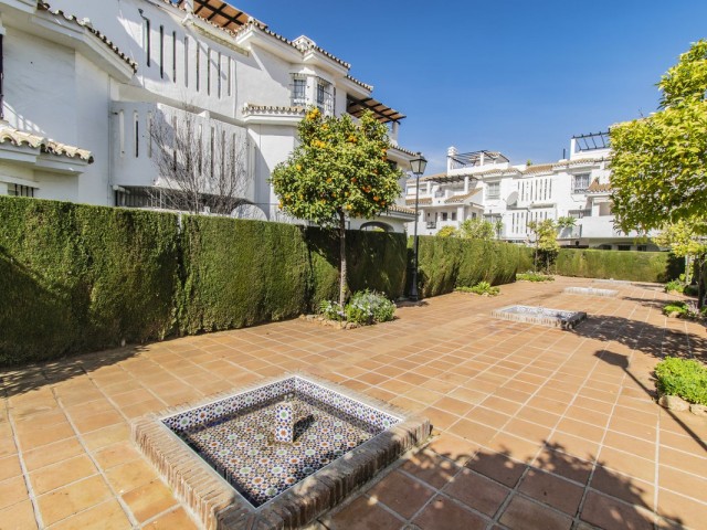 2 Bedrooms Apartment in Nueva Andalucía