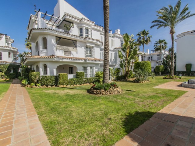 2 Bedrooms Apartment in Nueva Andalucía