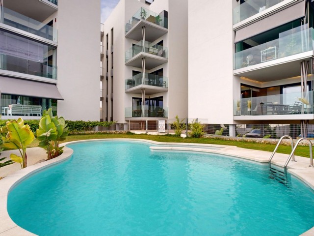 Apartamento con 3 Dormitorios  en Los Pacos