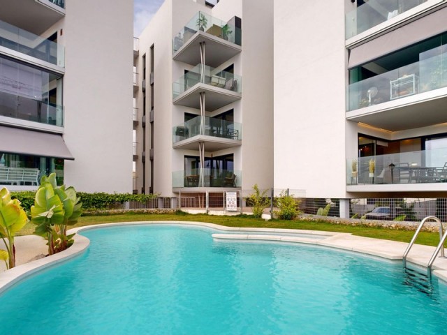 Apartamento con 3 Dormitorios  en Los Pacos