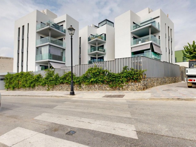 Apartamento con 3 Dormitorios  en Los Pacos