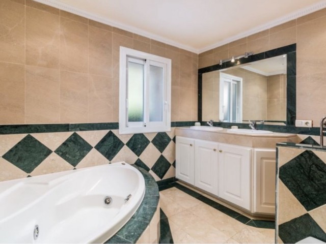 3 Bedrooms Villa in Guadalmina Alta