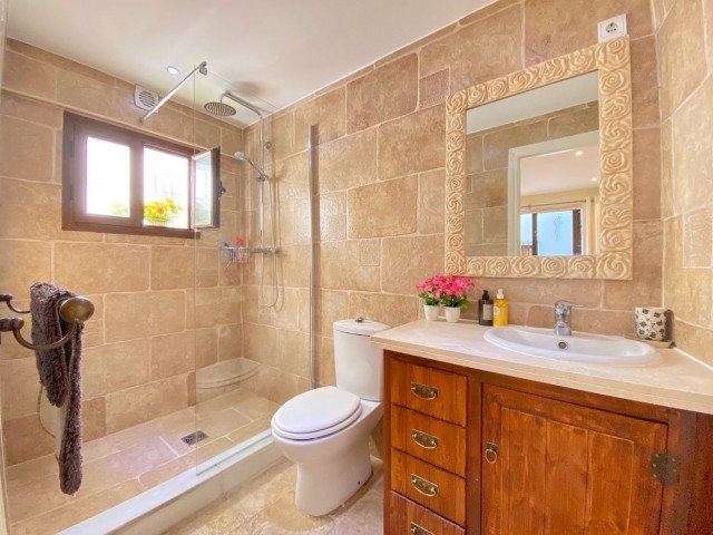 5 Slaapkamer Rijtjeshuis in Marbella