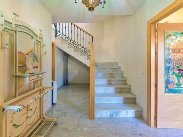 Villa con 5 Dormitorios  en Málaga