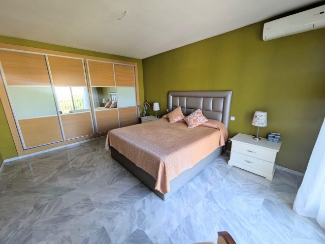 Villa con 5 Dormitorios  en Málaga