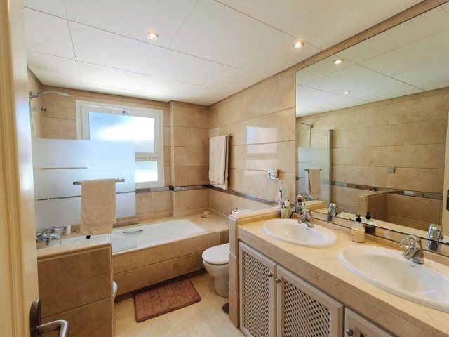 Appartement avec 3 Chambres  à San Roque Club