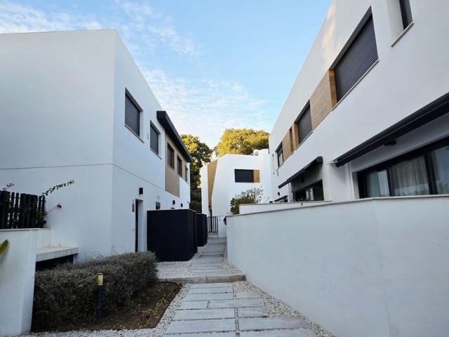 3 Bedrooms Townhouse in Nueva Andalucía