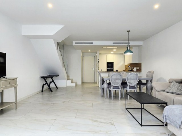 Maison mitoyenne avec 3 Chambres  à Nueva Andalucía