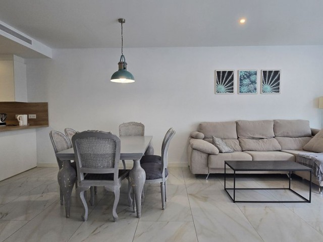 Maison mitoyenne avec 3 Chambres  à Nueva Andalucía