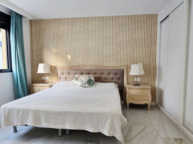 Maison mitoyenne avec 3 Chambres  à Nueva Andalucía