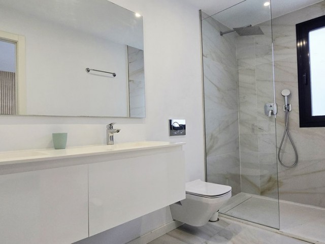 Maison mitoyenne avec 3 Chambres  à Nueva Andalucía