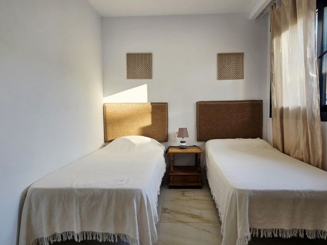 Maison mitoyenne avec 3 Chambres  à Nueva Andalucía