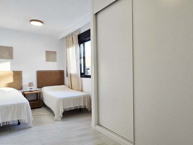 Maison mitoyenne avec 3 Chambres  à Nueva Andalucía