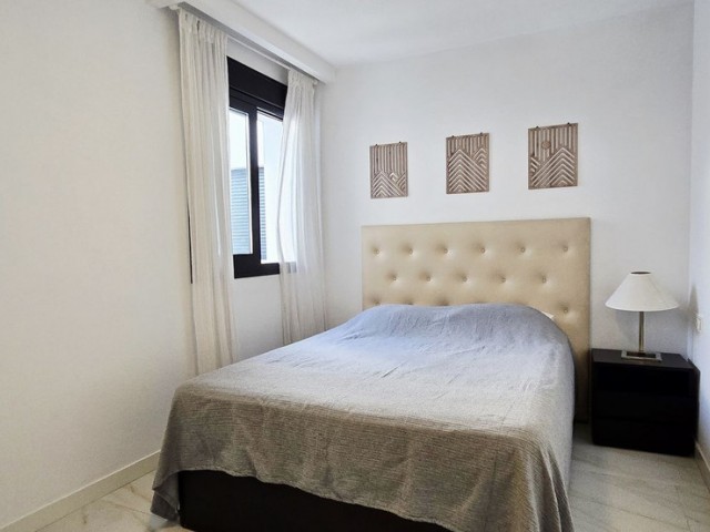 Maison mitoyenne avec 3 Chambres  à Nueva Andalucía