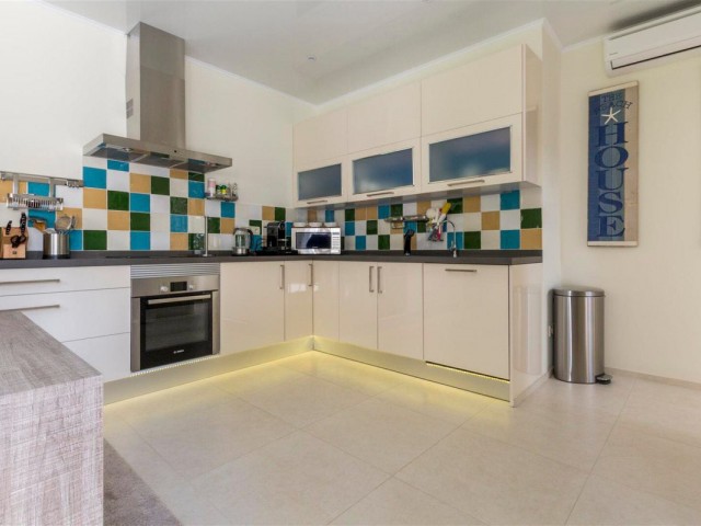 4 Bedrooms Villa in San Pedro de Alcántara