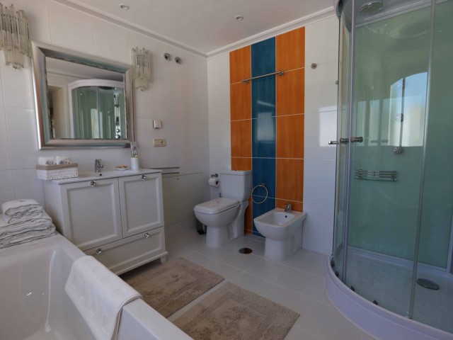 4 Bedrooms Villa in San Pedro de Alcántara