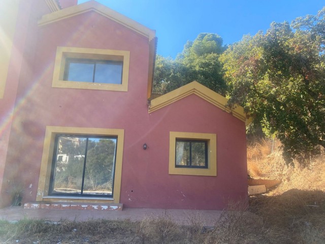 6 Soveroms Villa i Elviria