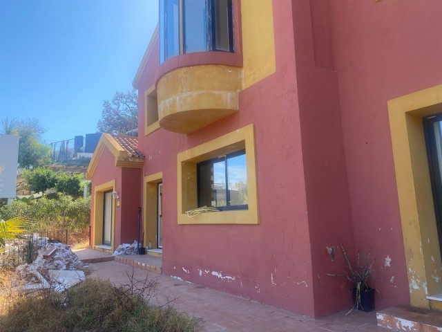 6 Soveroms Villa i Elviria