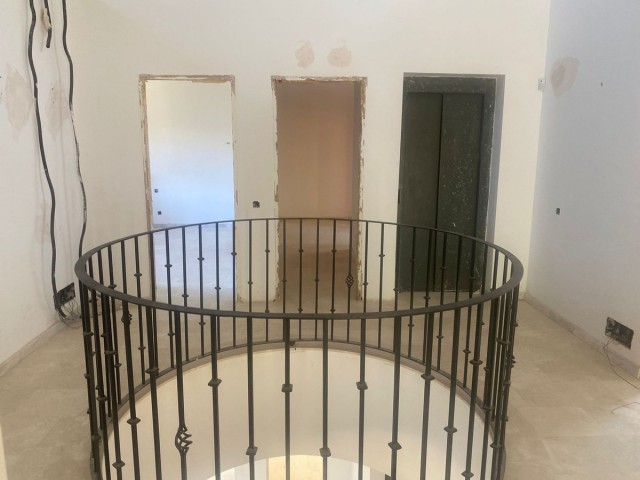 6 Soveroms Villa i Elviria