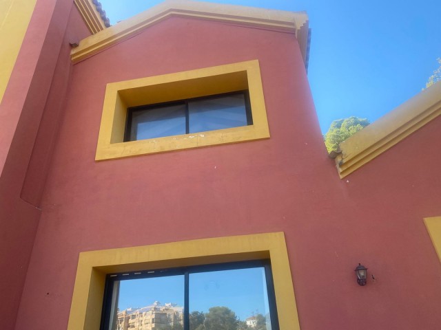 6 Makuuhuoneen Huvila Elviria