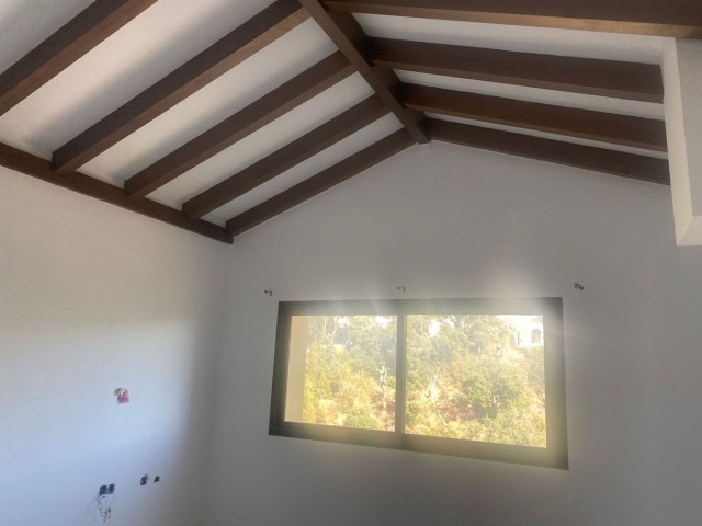 6 Makuuhuoneen Huvila Elviria